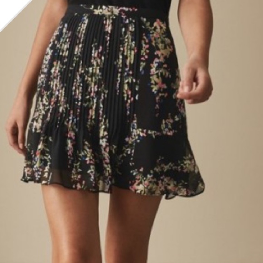 Reiss black floral mini skirt flowy pleated Belia size 8